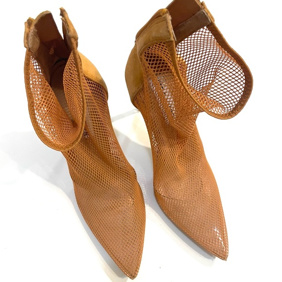 NWOT Steve Madden size 7.5 nude fishnet and jelly stilleto heels. Never worn! - Picture 4 of 5